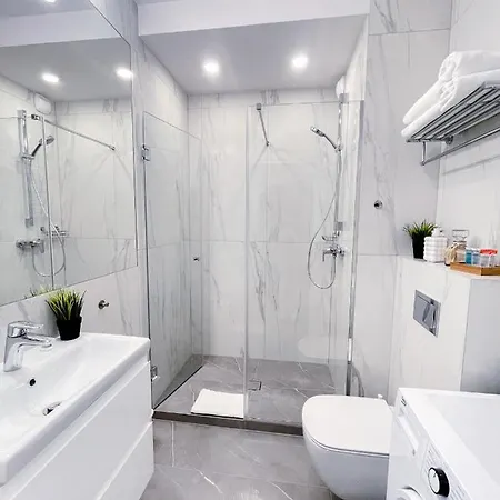 Seasons By Alluxe Boutique