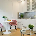 Seasons By Alluxe Boutique * Warsaw