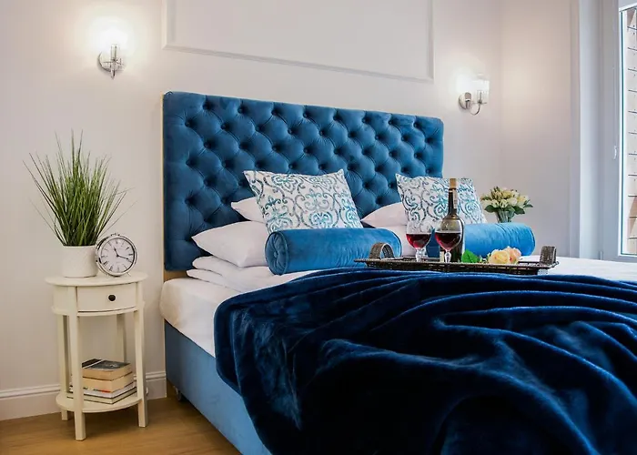 Seasons By Alluxe Boutique ורשה