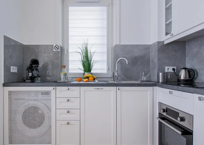 Seasons By Alluxe Boutique *