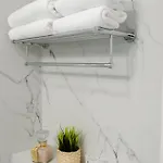 Seasons By Alluxe Boutique דירה *