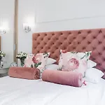 Seasons By Alluxe Boutique ורשה