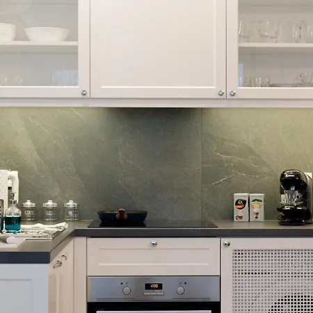 Seasons By Alluxe Boutique Apartment