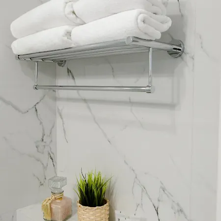 Seasons By Alluxe Boutique Apartament *