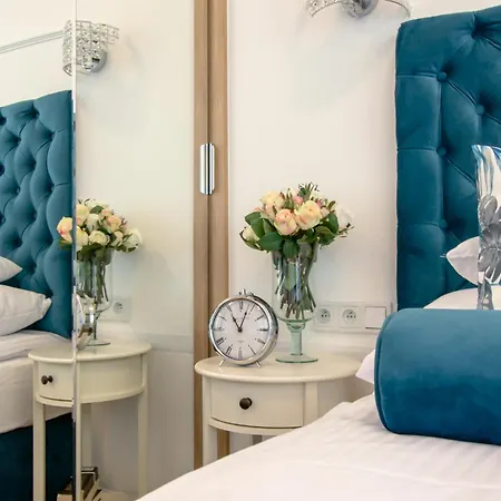Seasons By Alluxe Boutique Appartement