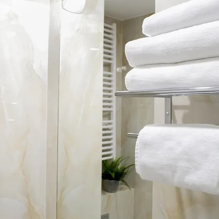 Seasons By Alluxe Boutique Apartament
