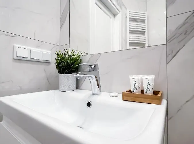 Seasons By Alluxe Boutique * Warsaw