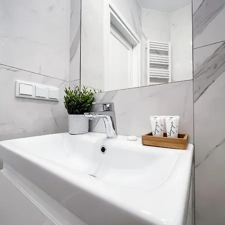 Seasons By Alluxe Boutique * Varsóvia