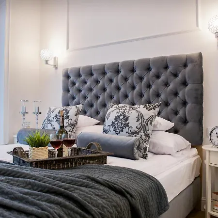 Apartman Seasons By Alluxe Boutique *