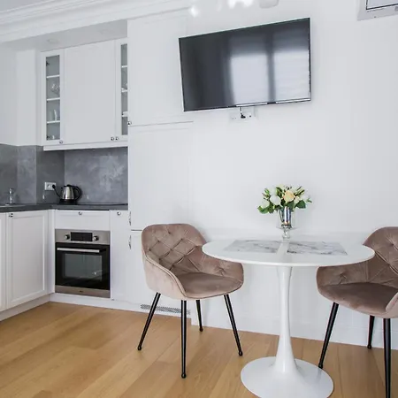 Seasons By Alluxe Boutique Apartman *