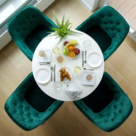Seasons By Alluxe Boutique Apartman